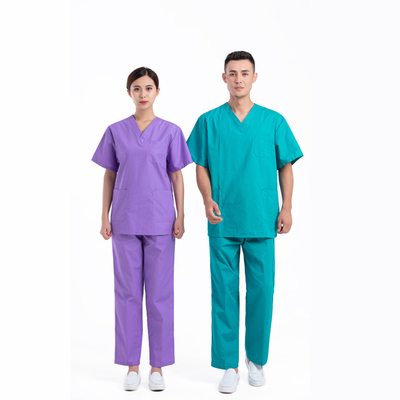 Le uniformi eliminabili mediche sfregano i vestiti per staff ospedaliero