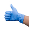 Spolverizzi i guanti eliminabili del nitrile dell'esame medico libero